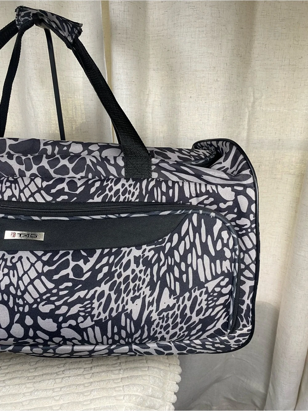 TAG Travel Duffel Bag Grey Black Animal Print Weekender Carry On Tote Luggage
